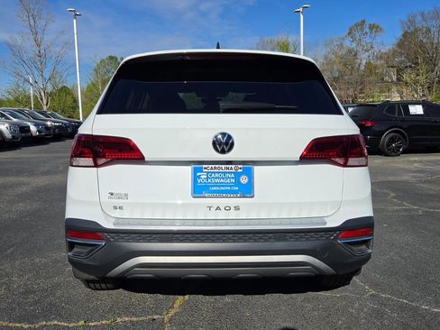 Certified 2022 Volkswagen Taos SE w/ Panoramic Sunroof Package image 5