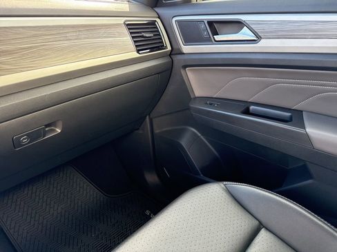 Certified 2023 Volkswagen Atlas Cross Sport SE w/ Black Wheel Package image 27