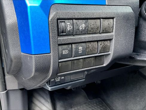 Used 2025 Toyota Tacoma TRD Off-Road AWD/4WD image 32