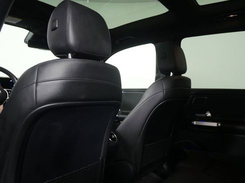 Used 2021 Mercedes-Benz GLB 250 4MATIC image 16