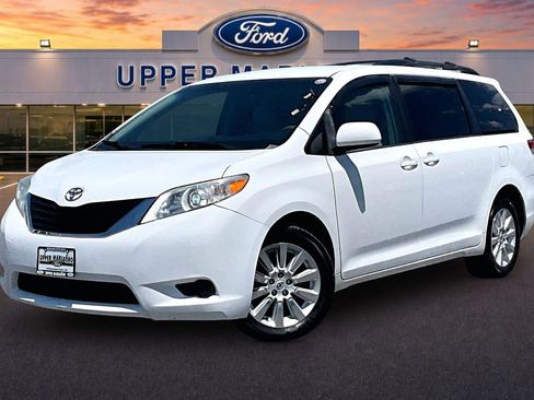 Used 2012 Toyota Sienna LE w/ Towing Pkg AWD/4WD image 12