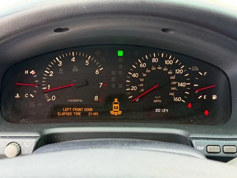 Used 2002 Lexus LS 430 w/ Custom Luxury Pkg RWD image 25