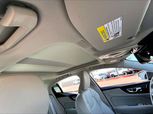 Used 2021 Volvo S60 T5 Momentum image 13