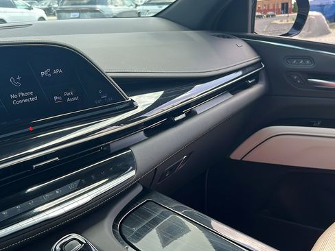 Used 2024 Cadillac Escalade Sport image 22