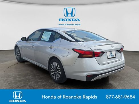 Used 2024 Nissan Altima 2.5 SV FWD image 3