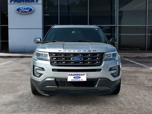 Used 2017 Ford Explorer XLT w/ Equipment Group 202A AWD/4WD image 3