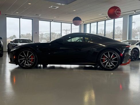 Used 2020 Aston Martin V8 Vantage Coupe image 3