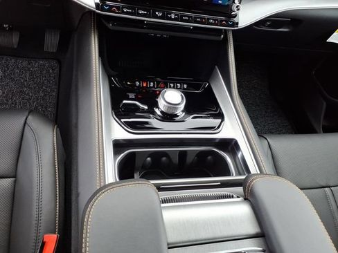 New 2026 Jeep Grand Wagoneer 4WD image 16