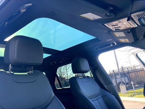 Used 2025 Land Rover Range Rover Sport S image 14