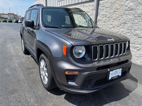 Used 2020 Jeep Renegade Sport w/ Sport Appearance Group FWD image 2