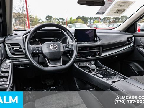 Used 2025 Nissan Rogue SV image 29