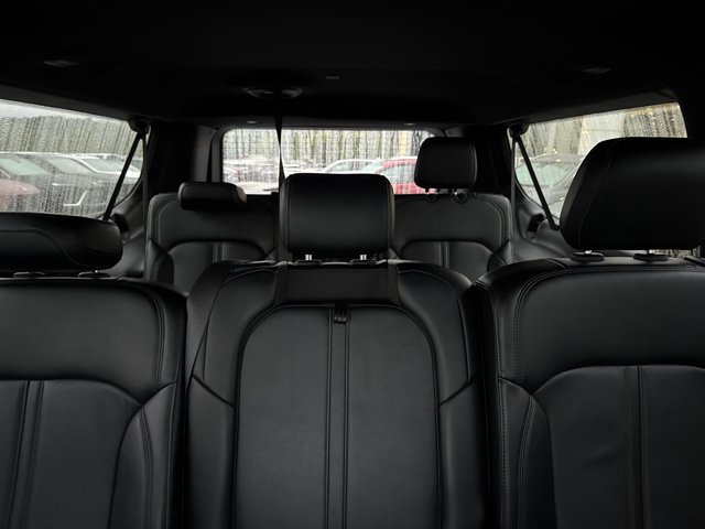 Used 2024 Jeep Wagoneer L Series II RWD image 20