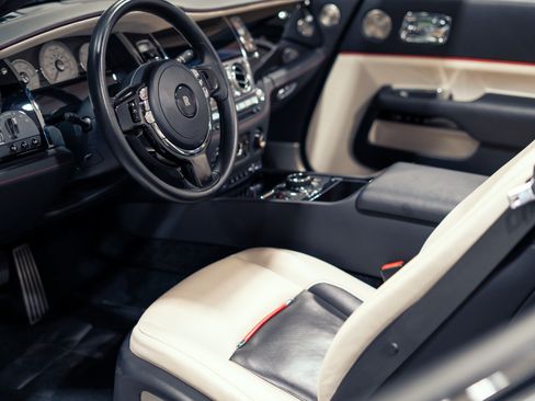 Used 2018 Rolls-Royce Dawn RWD image 26