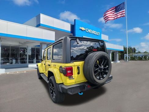 Used 2023 Jeep Wrangler Unlimited Sahara AWD/4WD image 4