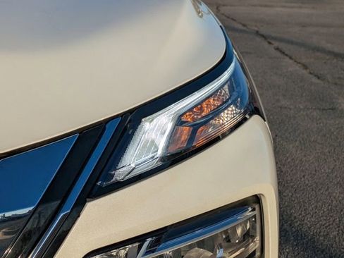 Used 2023 Nissan Rogue SV w/ SV Premium B Package image 9