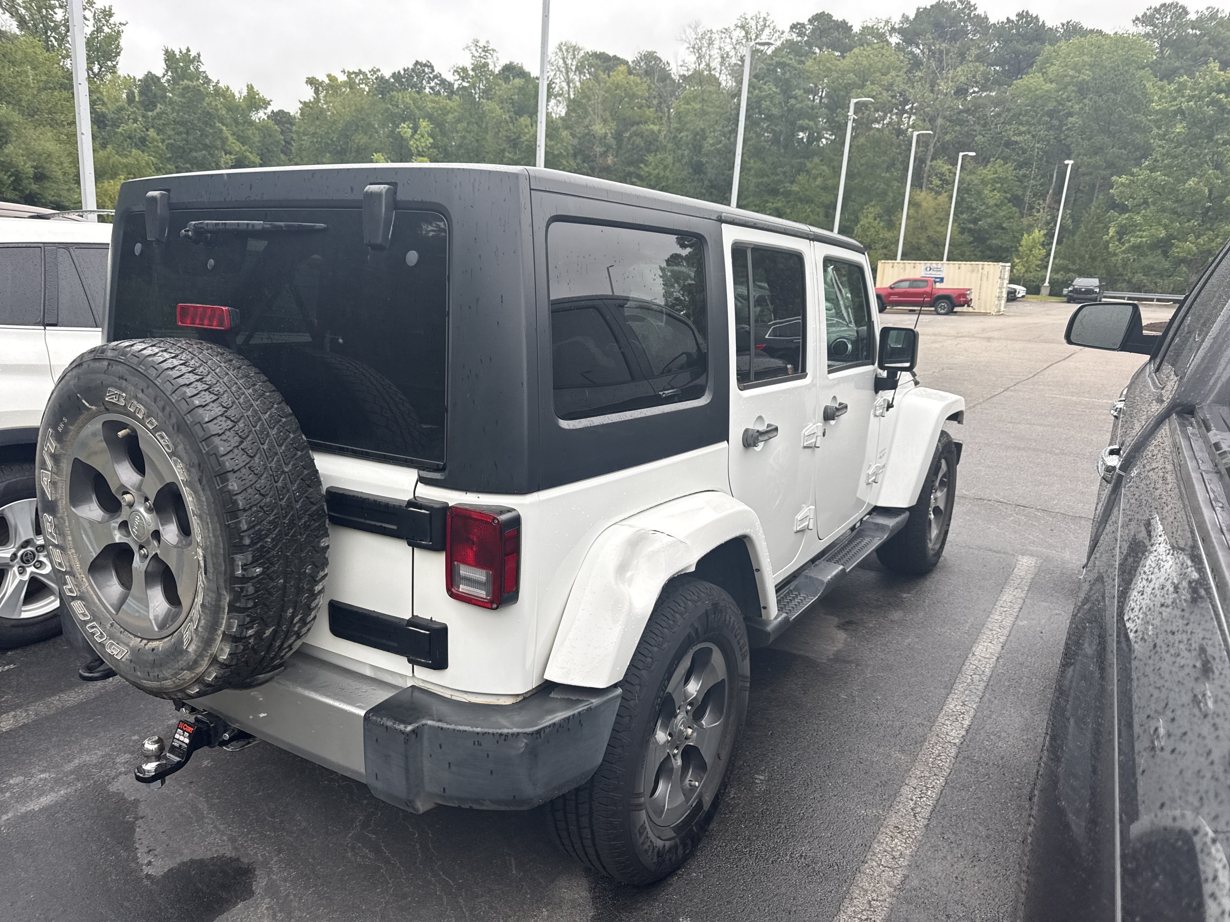 Used 2018 Jeep Wrangler Unlimited Sahara w/ Max Tow Package AWD/4WD image 6