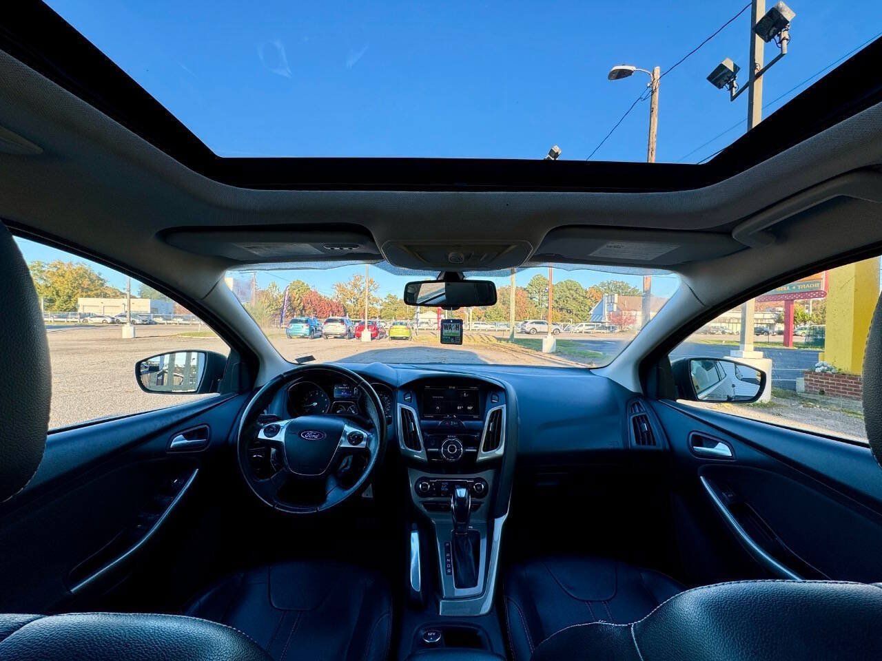 Used 2012 Ford Focus SEL FWD image 16