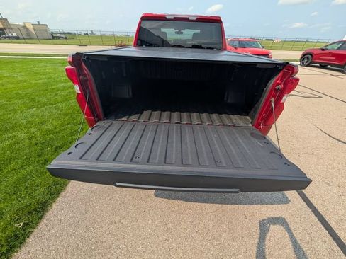 Used 2021 Chevrolet Silverado 1500 RST w/ LPO, Blackout Package AWD/4WD image 8