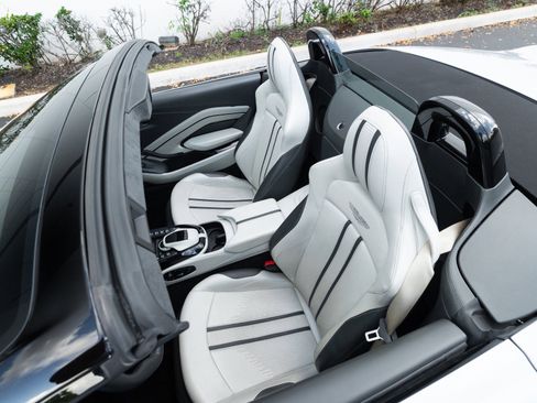 Used 2023 Aston Martin V8 Vantage V8 image 60