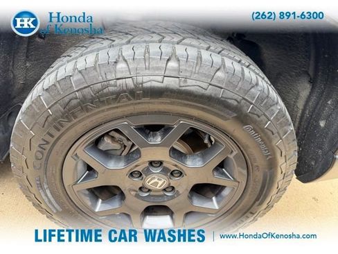 Used 2025 Honda Pilot TrailSport image 3