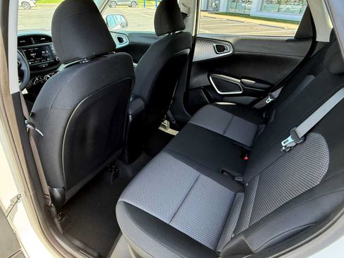 Used 2025 Kia Soul LX w/ LX Technology Package FWD image 15