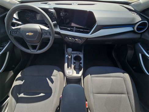 Used 2025 Chevrolet Trax LS image 21