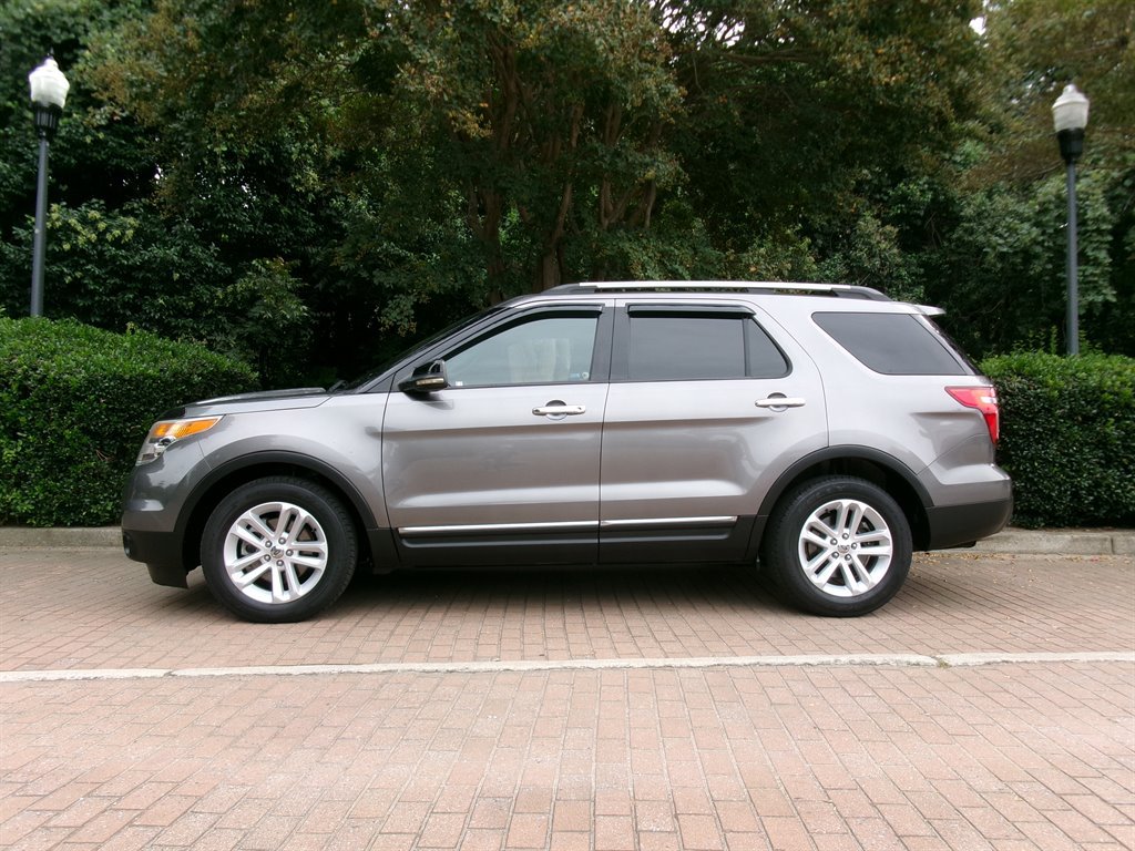 Used 2011 Ford Explorer XLT w/ 202A Rapid Spec Order Code FWD image 9