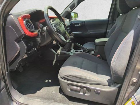 Used 2020 Toyota Tacoma TRD Off-Road w/ Technology Package AWD/4WD image 13