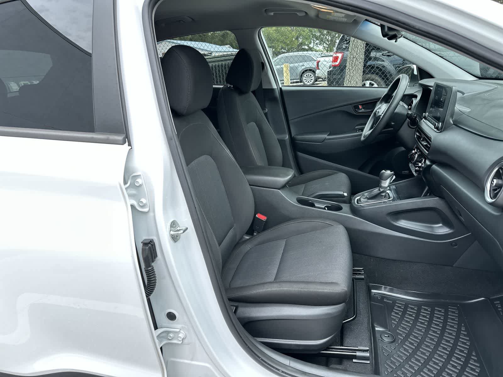 Used 2022 Hyundai Kona SEL FWD image 9