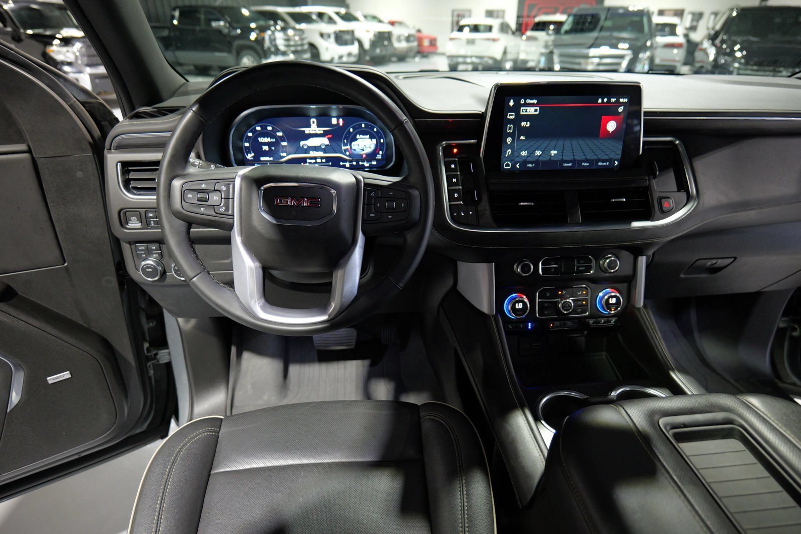 Used 2023 GMC Yukon XL SLT w/ SLT Premium Package AWD/4WD image 12
