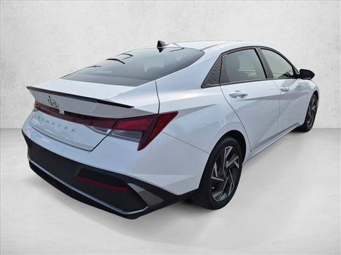 Certified 2025 Hyundai Elantra Sport FWD image 5