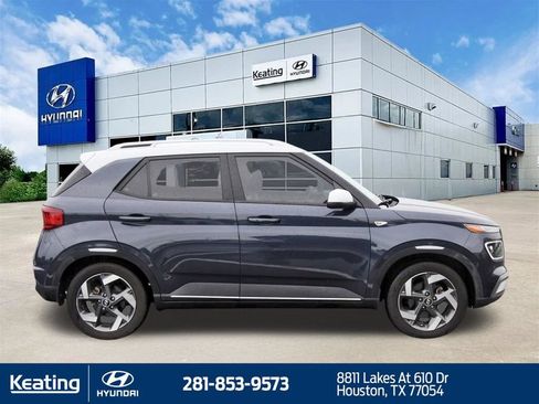Certified 2022 Hyundai Venue Limited FWD image 4