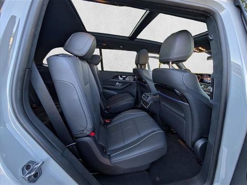 Used 2025 Mercedes-Benz GLS 580 4MATIC image 27
