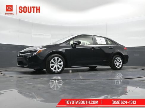 Used 2026 Toyota Corolla LE FWD image 41