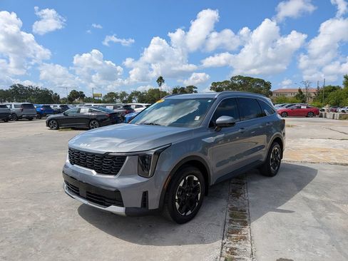Certified 2025 Kia Sorento S FWD image 4
