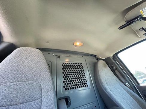 Used 2014 Chevrolet Express 2500 image 31