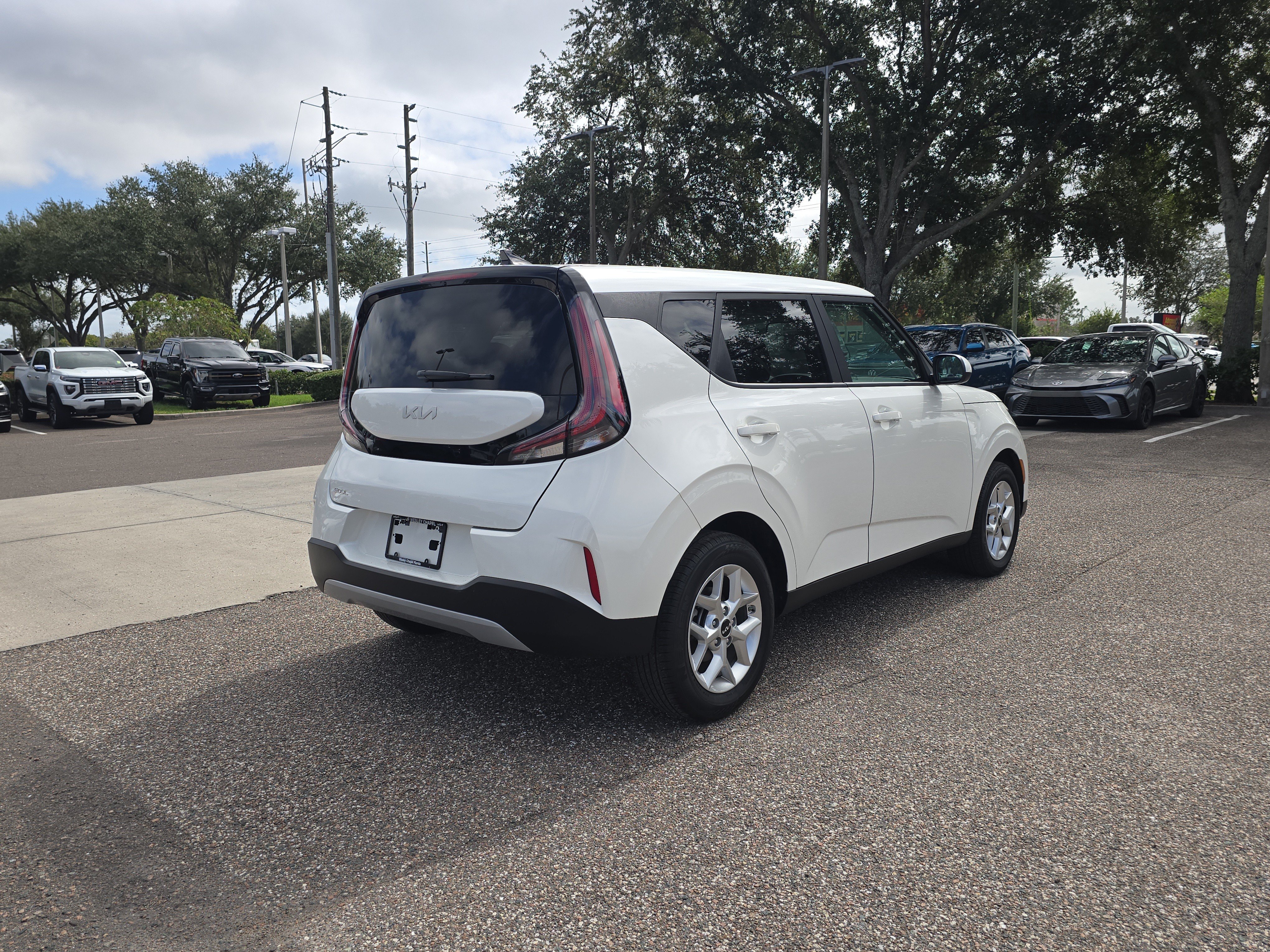 Certified 2025 Kia Soul LX w/ LX Technology Package FWD image 8