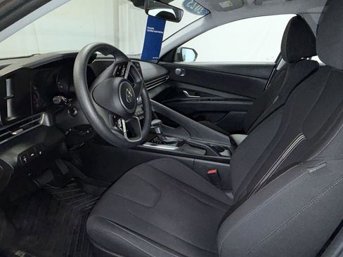 Used 2023 Hyundai Elantra SEL image 11