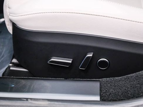 Used 2023 Tesla Model S Standard Range image 22