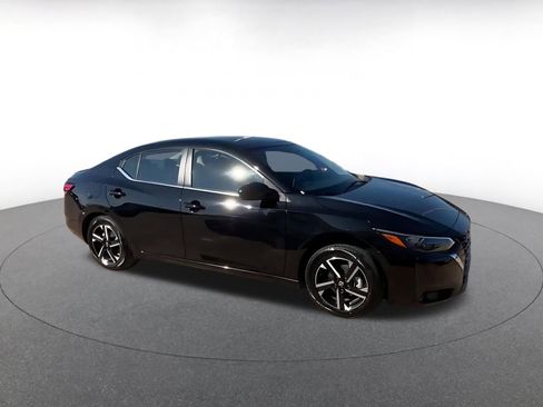 Used 2025 Nissan Sentra SV image 2