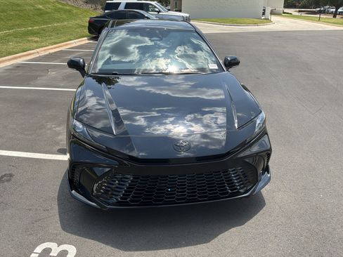 Used 2026 Toyota Camry Hybrid FWD image 3