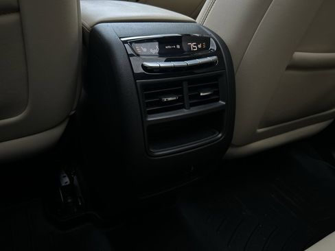 Used 2019 Cadillac XT5 Premium Luxury image 16