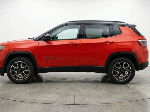 Used 2025 Jeep Compass Trailhawk image 5