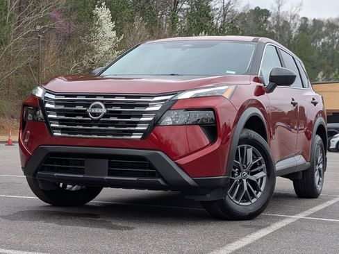 Used 2025 Nissan Rogue S image 4