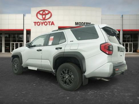 New 2026 Toyota 4Runner SR5 AWD/4WD image 3