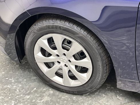 Used 2020 Toyota Corolla LE FWD image 5