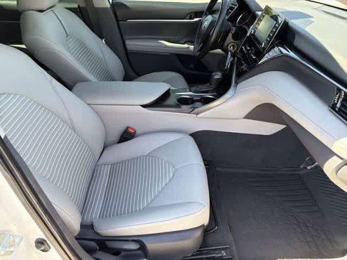 Used 2022 Toyota Camry SE image 18