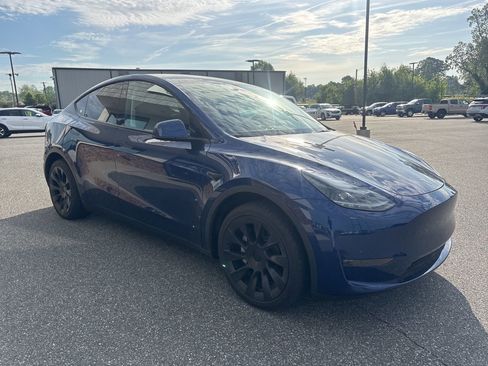 Used 2024 Tesla Model Y Long Range image 8