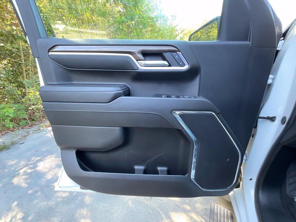 Used 2024 Chevrolet Silverado 1500 LT AWD/4WD image 8