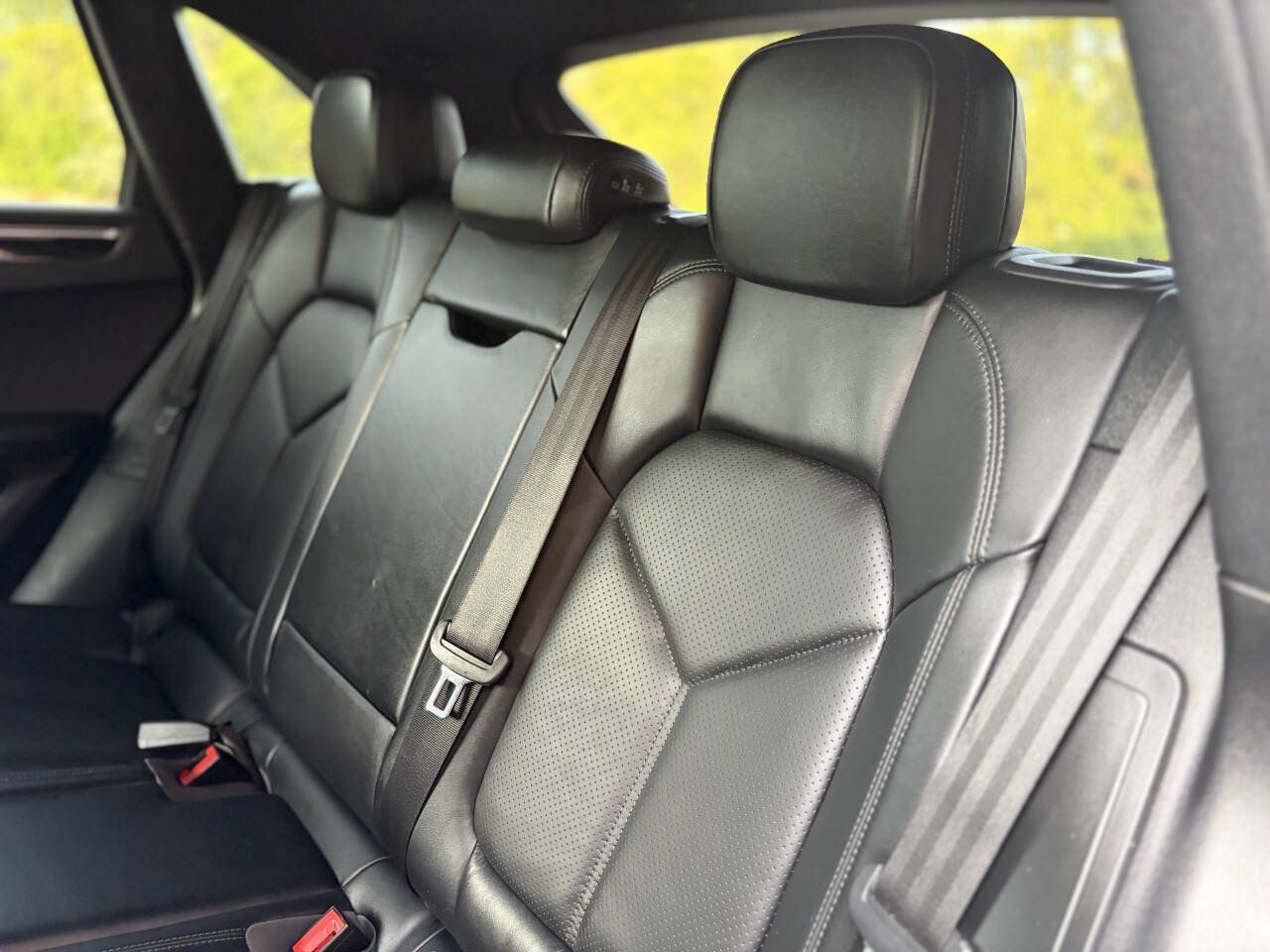 Used 2018 Porsche Macan AWD/4WD image 17